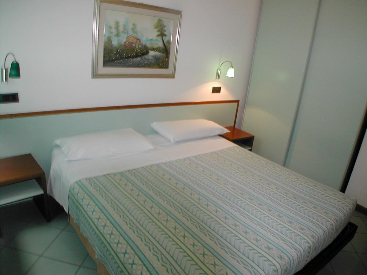 Residence Mediterraneo San Benedetto del Tronto Habitación foto